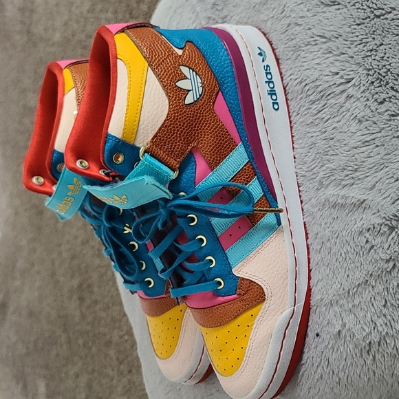 Shoes - Picture 3 of 8